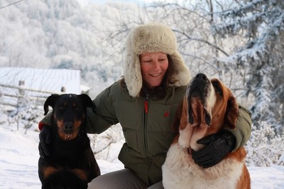Cathy et ses deux chiens